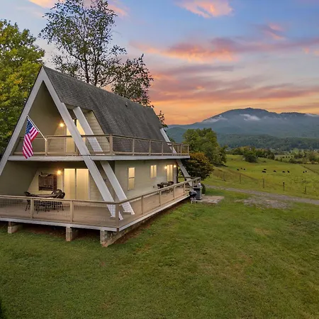 Old Rag A-Frame: Mountain Views Hot Tub Fire Pit Vila